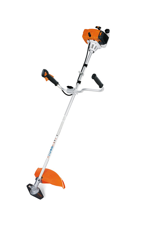 Desmalezadora Stihl Con Cuchilla De Tres Puntas Y Cabezal De Corte De Nylon